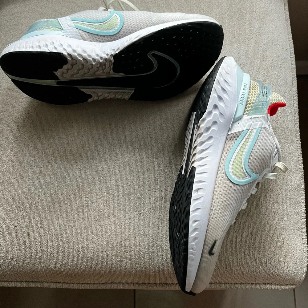 Nike Legend React Women’s Athletic Shoes - Picture 3 of 7